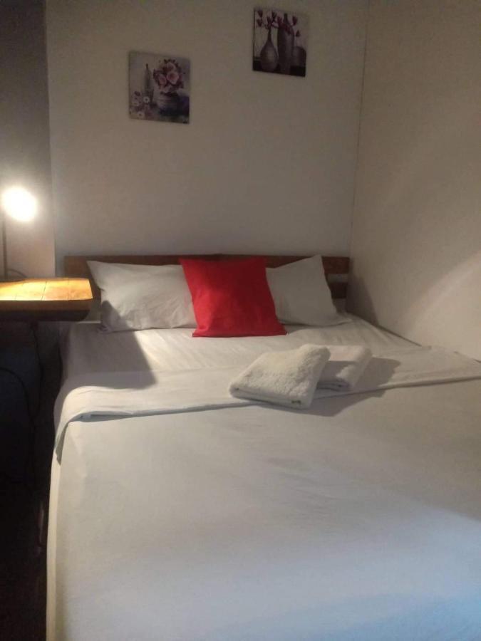 Lojed Sean Bed And Space Pasay Exterior photo