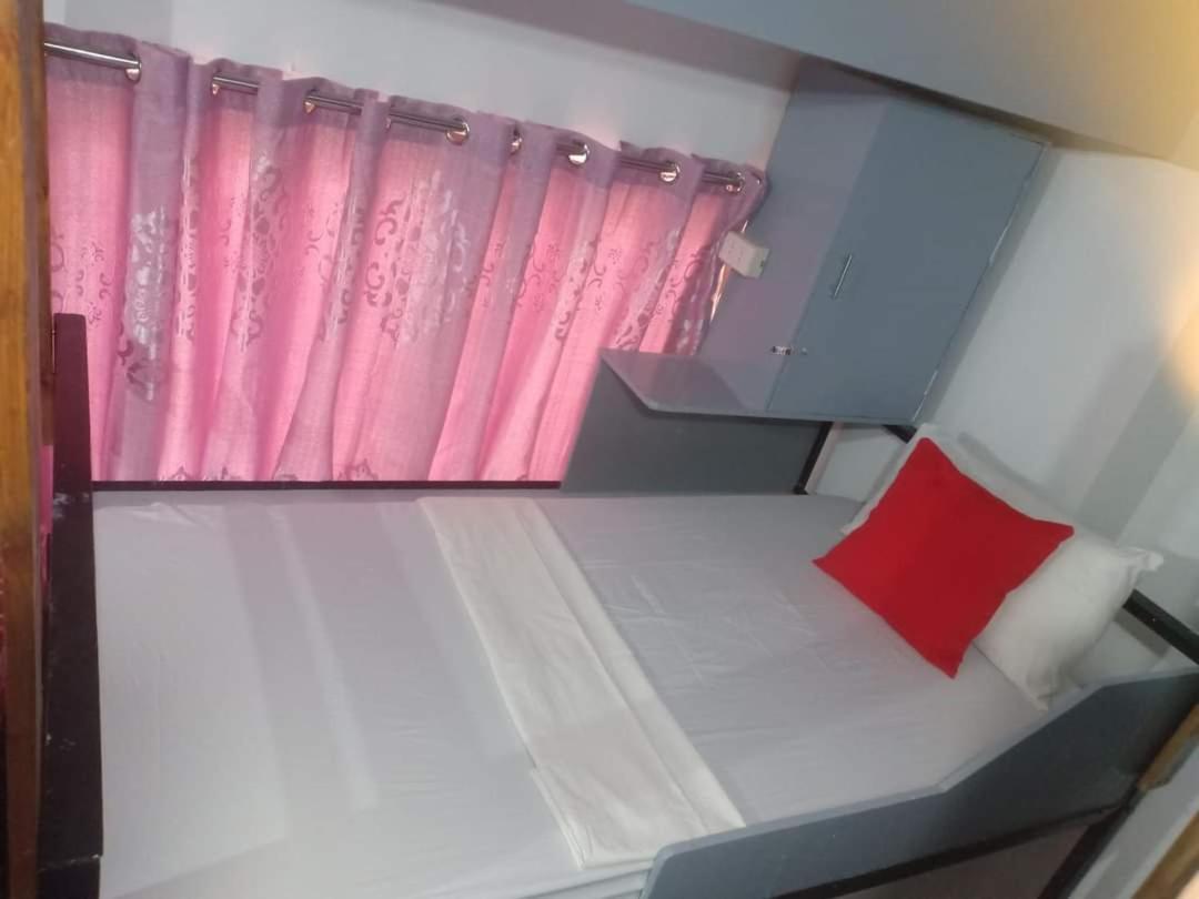Lojed Sean Bed And Space Pasay Exterior photo